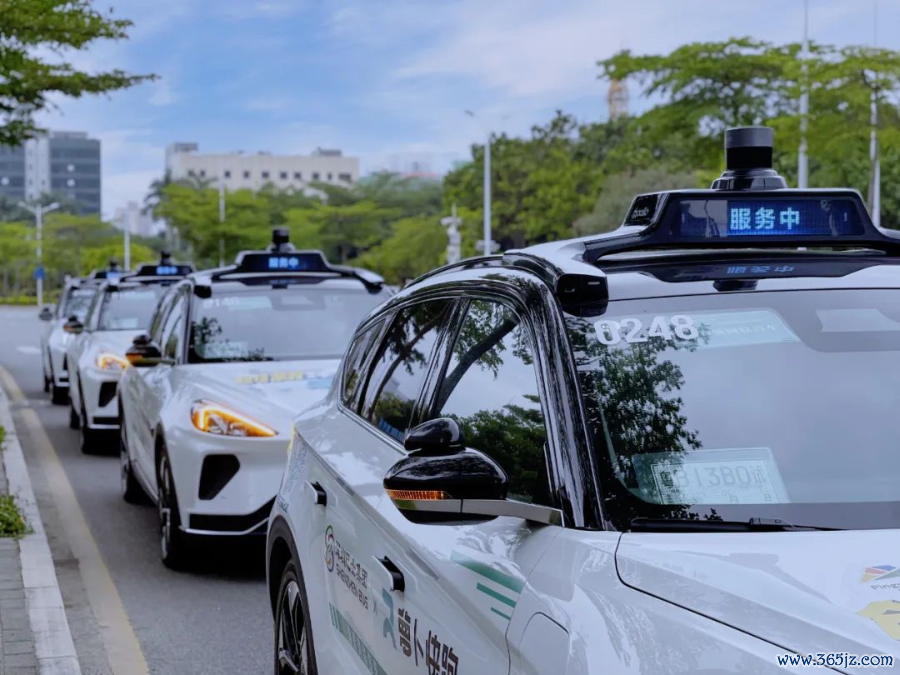 萝卜快跑在深圳运营的Robotaxi。坪山区供图
